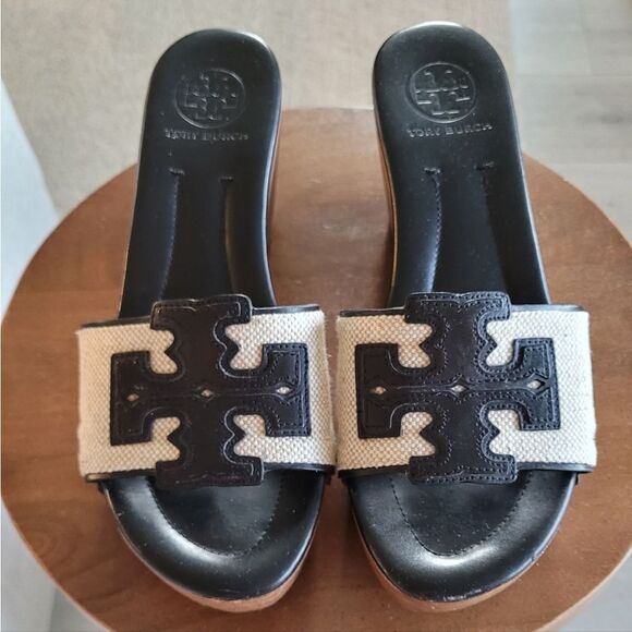 Tory Burch Black and Tan Patti Wedge Sandals Size 7 - Picture 6 of 15